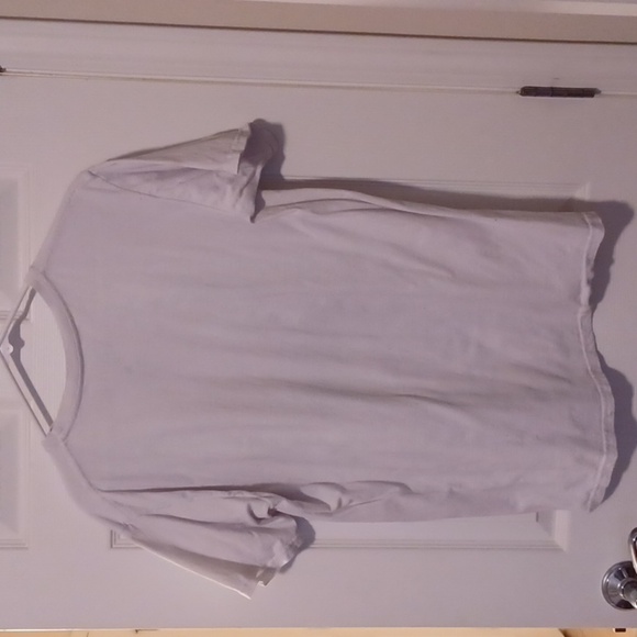 💙🌺White Graphic Tee with Tropical Print - Picture 8 of 9